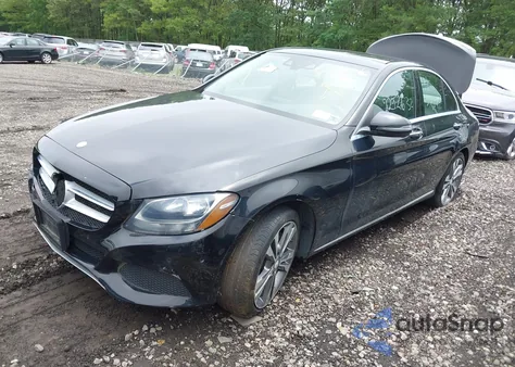 2017 Mercedes-Benz C 300 4Matic/Luxury 4Matic/Sport 4Matic z USA, uszkodzony, nr VIN 55SWF4KB4HU194610